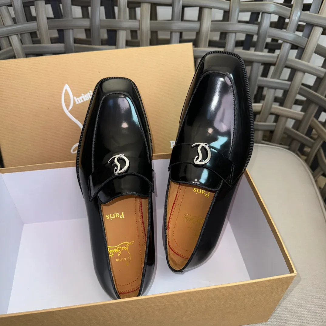 [CL red-soled shoes] Top P: 1020💰 Size 39-44 (⚠️38.45.46 custom-made, non-refundable and non-exchangeable) 🆑High-end men's business formal leather shoes, classic red-soled shoes | Fabric: Original imported first-layer cowhide, iconic rivet decoration | Lining: water-dyed cowhide lining Outsole: red cowhide outsole imported from Italy Brand: Christia*.Loubouti* 🆑 High-end men's business dress shoes | classic red soled shoes | Upper: original imported first layer cowhide iconic rivet decoration | Linning: Water dyed cow skin inner Outsole: red cowhide outsole imported from Italy Size: 39-44 (38.45.46 customized) Brand: Christia*.Loubouti*